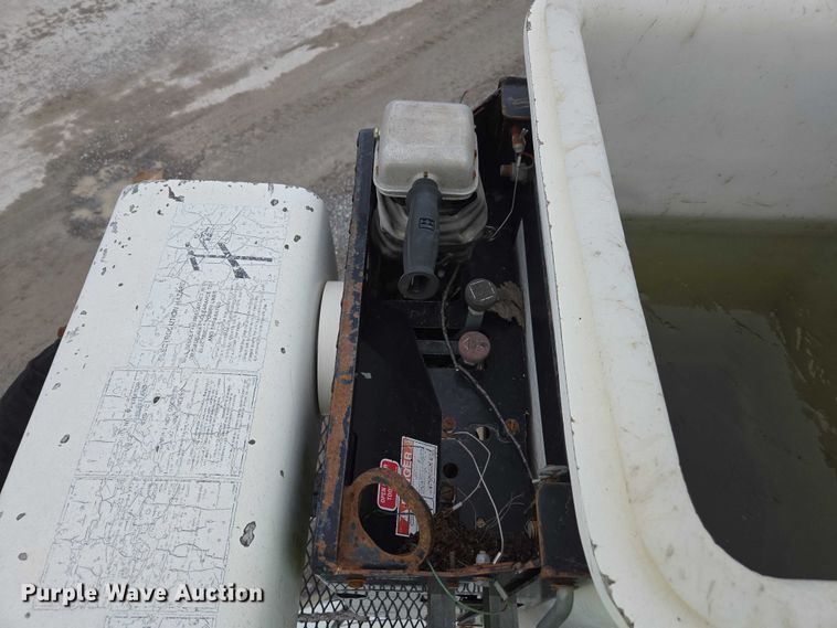 image for item YA1731 2009 International 4300 forestry bucket truck