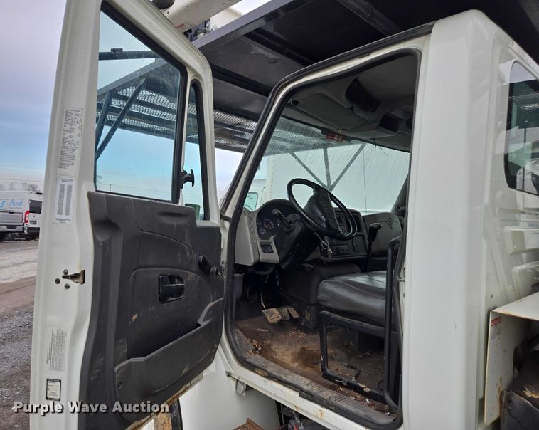 image for item YA1731 2009 International 4300 forestry bucket truck