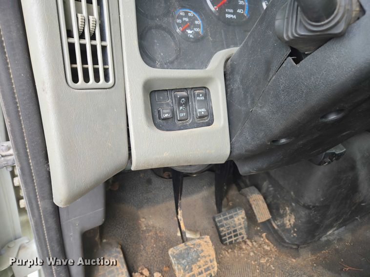 image for item YA1731 2009 International 4300 forestry bucket truck