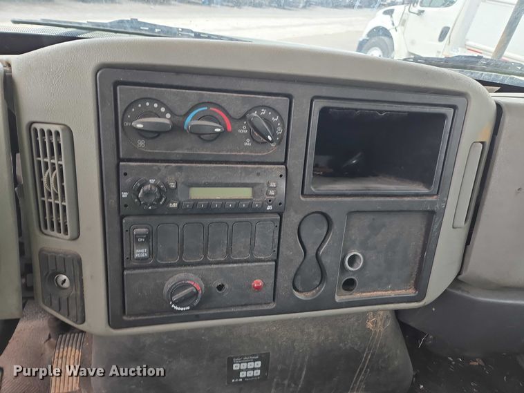 image for item YA1731 2009 International 4300 forestry bucket truck