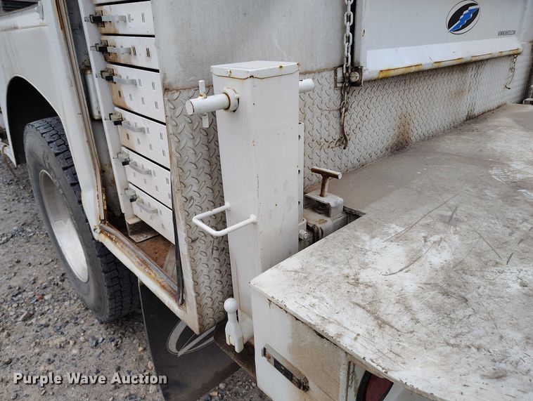 image for item YA1839 2024 Peterbilt 537  utility / service truck