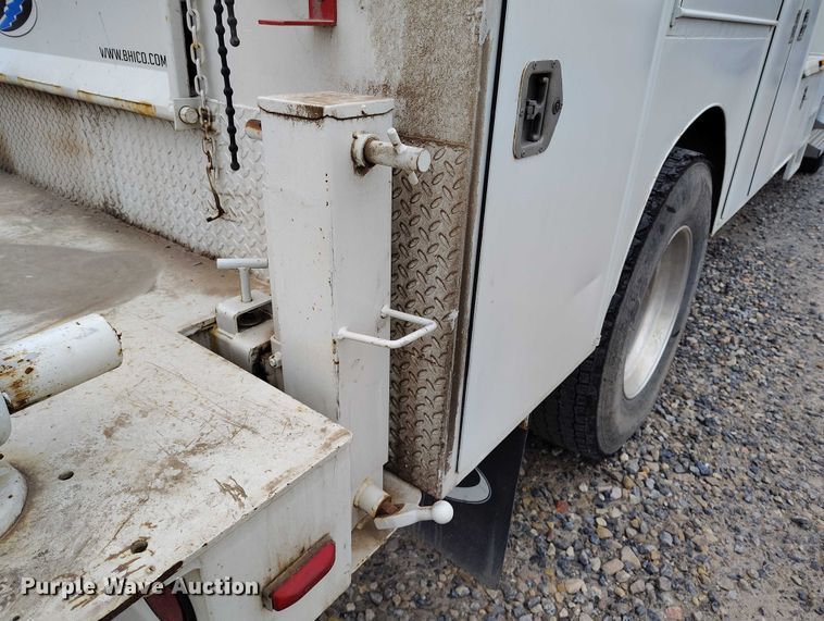 image for item YA1839 2024 Peterbilt 537  utility / service truck