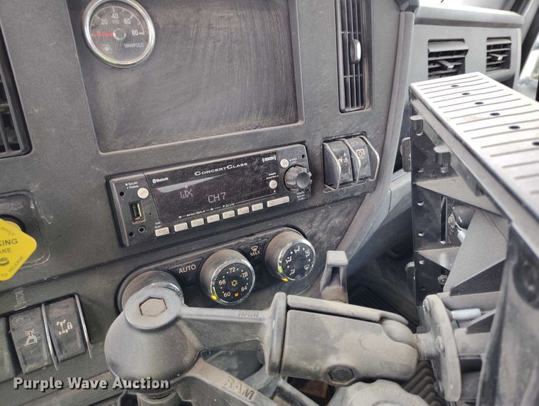 image for item YA1839 2024 Peterbilt 537  utility / service truck