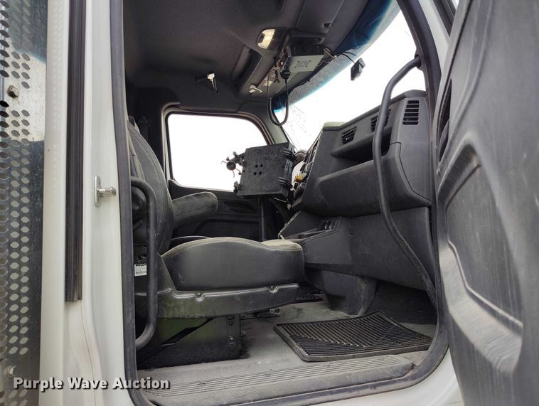 image for item YA1839 2024 Peterbilt 537  utility / service truck