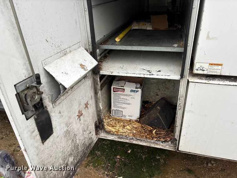 image for item YA2132 2016 Ford F550 Super Duty Crew Cab chipper truck