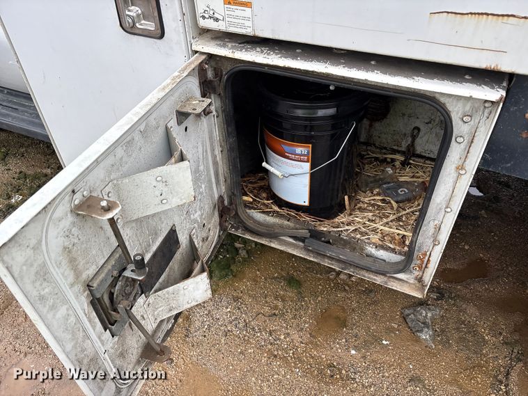 image for item YA2132 2016 Ford F550 Super Duty Crew Cab chipper truck