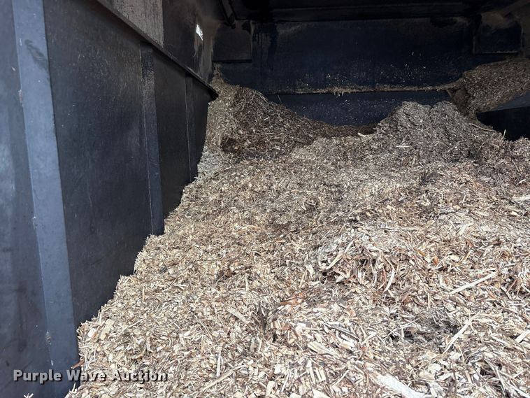 image for item YA2132 2016 Ford F550 Super Duty Crew Cab chipper truck