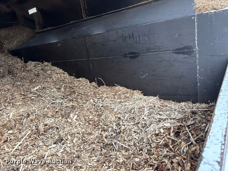 image for item YA2132 2016 Ford F550 Super Duty Crew Cab chipper truck