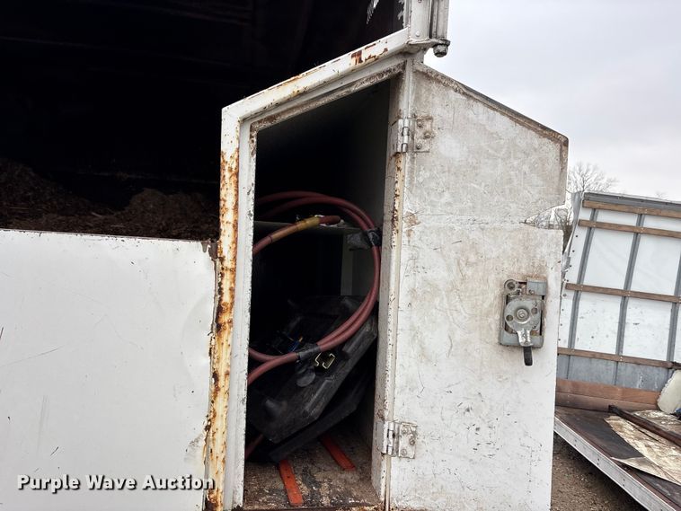 image for item YA2132 2016 Ford F550 Super Duty Crew Cab chipper truck