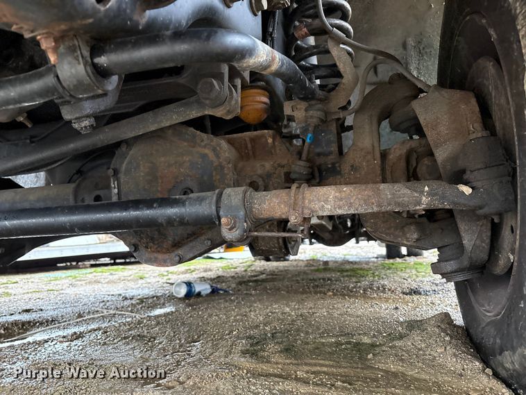 image for item YA2132 2016 Ford F550 Super Duty Crew Cab chipper truck