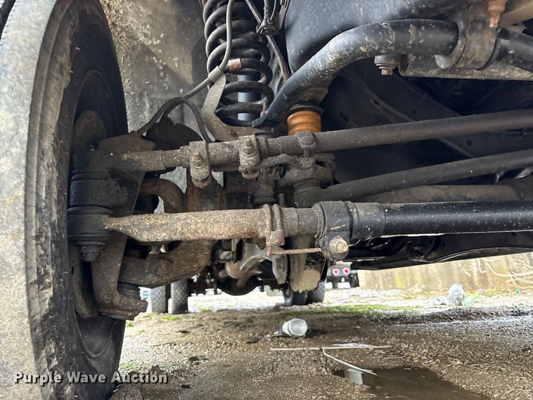 image for item YA2132 2016 Ford F550 Super Duty Crew Cab chipper truck