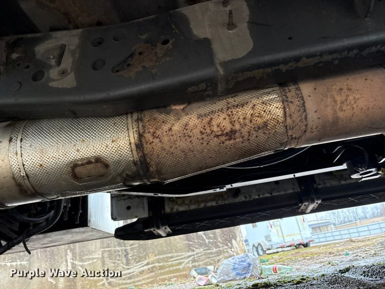 image for item YA2132 2016 Ford F550 Super Duty Crew Cab chipper truck