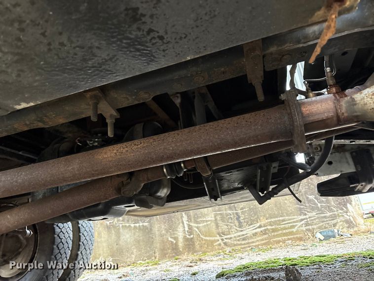 image for item YA2132 2016 Ford F550 Super Duty Crew Cab chipper truck