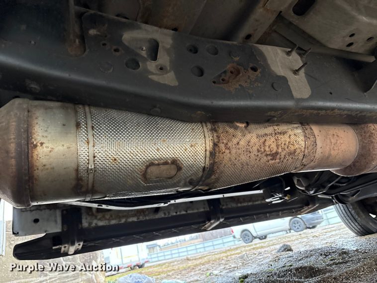 image for item YA2132 2016 Ford F550 Super Duty Crew Cab chipper truck