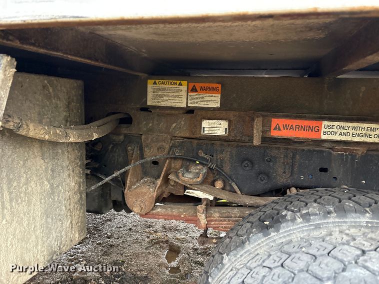 image for item YA2132 2016 Ford F550 Super Duty Crew Cab chipper truck