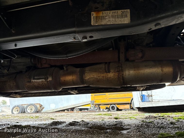 image for item YA2132 2016 Ford F550 Super Duty Crew Cab chipper truck