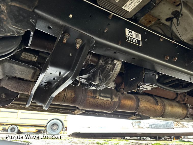 image for item YA2132 2016 Ford F550 Super Duty Crew Cab chipper truck