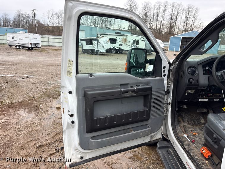 image for item YA2132 2016 Ford F550 Super Duty Crew Cab chipper truck