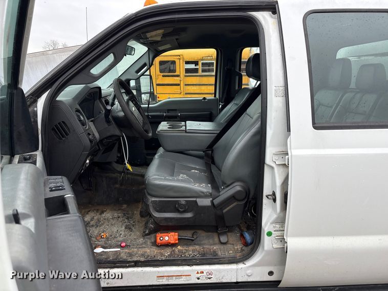 image for item YA2132 2016 Ford F550 Super Duty Crew Cab chipper truck