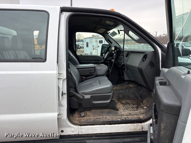 image for item YA2132 2016 Ford F550 Super Duty Crew Cab chipper truck