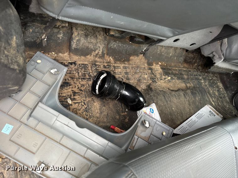 image for item YA2132 2016 Ford F550 Super Duty Crew Cab chipper truck