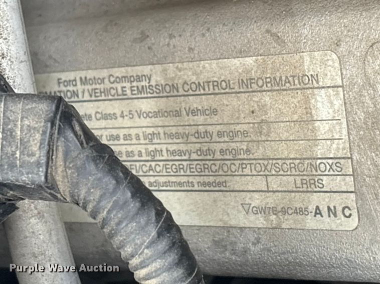 image for item YA2132 2016 Ford F550 Super Duty Crew Cab chipper truck