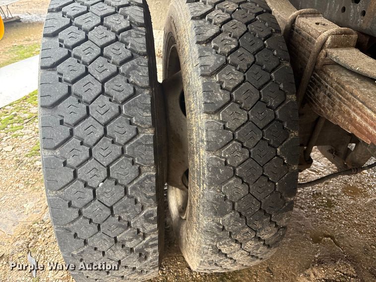 image for item YA2132 2016 Ford F550 Super Duty Crew Cab chipper truck