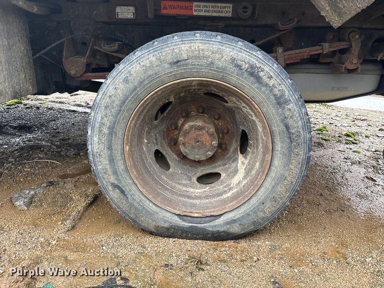 image for item YA2132 2016 Ford F550 Super Duty Crew Cab chipper truck