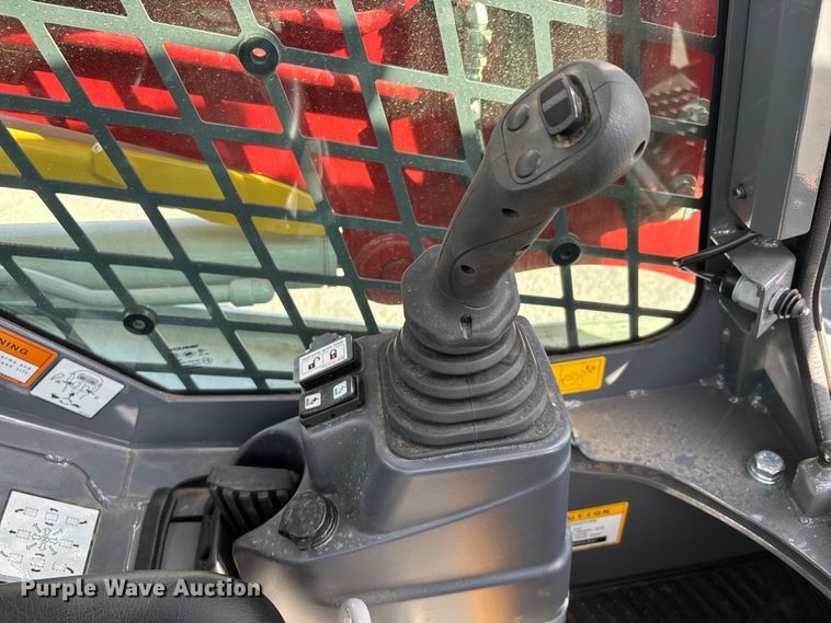 image for item YA2661 Takeuchi TL6R tracked skid steer loader