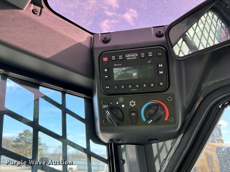 image for item YA2661 Takeuchi TL6R tracked skid steer loader