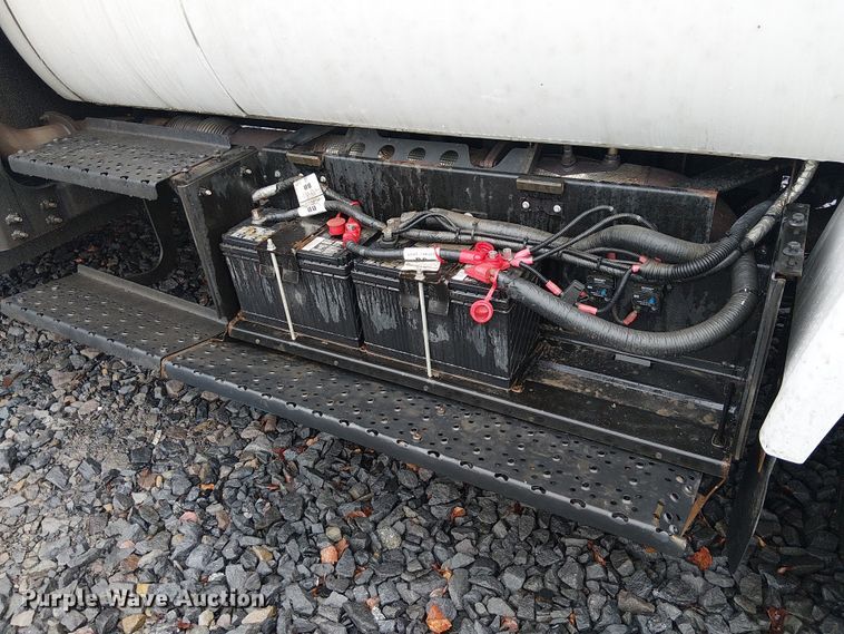 image for item YA2664 2021 Ford F750 Super Duty utility / service truck