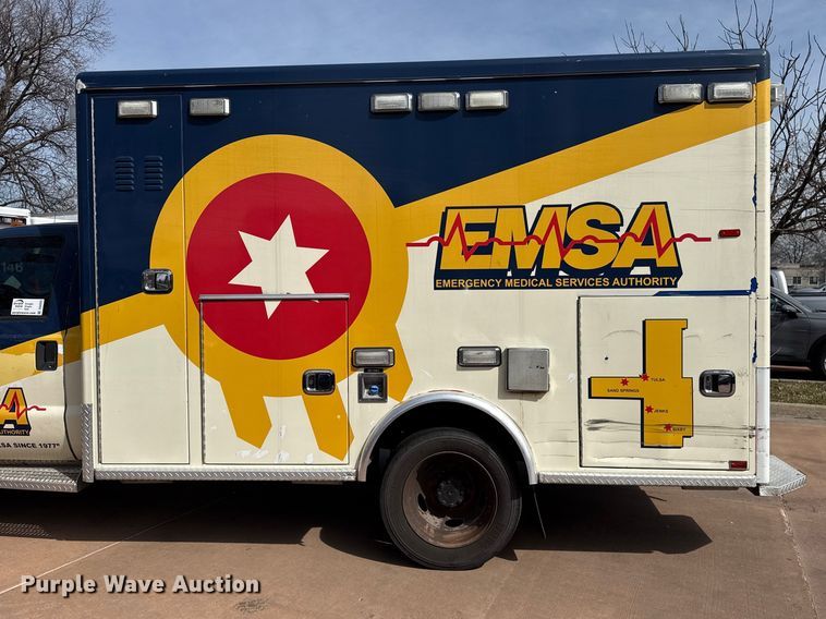 image for item DQ4352 2016 Ford F450 Super Duty XLT ambulance