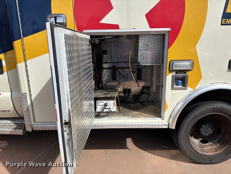 image for item DQ4352 2016 Ford F450 Super Duty XLT ambulance