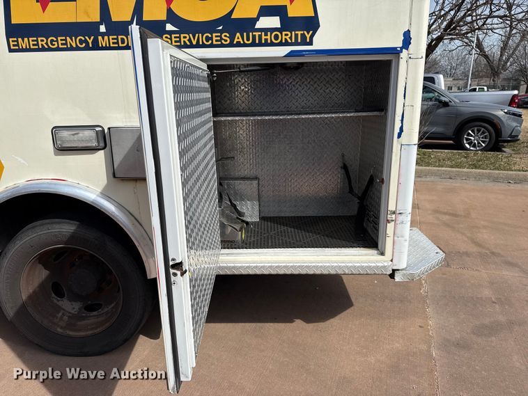 image for item DQ4352 2016 Ford F450 Super Duty XLT ambulance