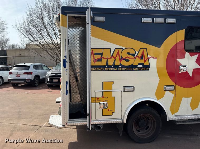 image for item DQ4352 2016 Ford F450 Super Duty XLT ambulance