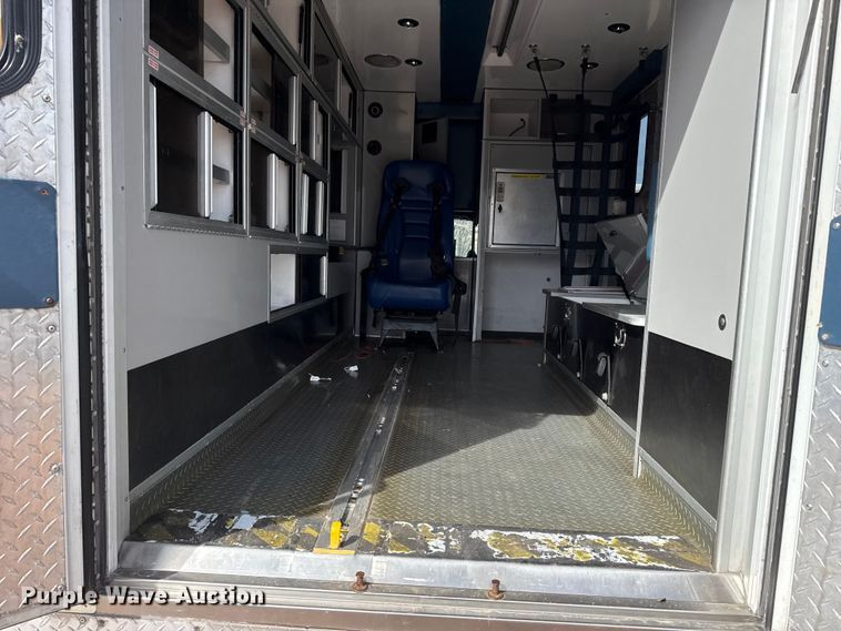 image for item DQ4352 2016 Ford F450 Super Duty XLT ambulance