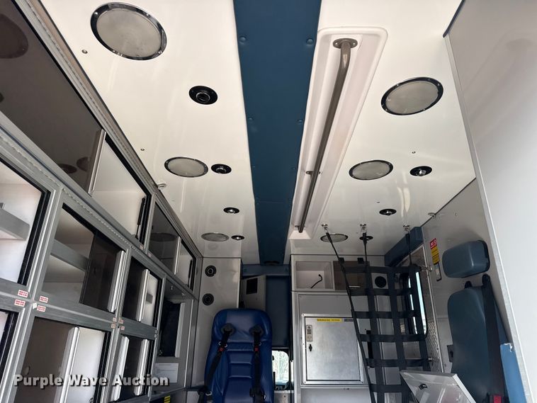 image for item DQ4352 2016 Ford F450 Super Duty XLT ambulance