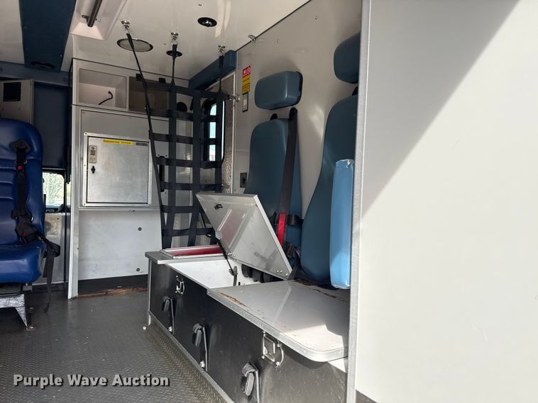 image for item DQ4352 2016 Ford F450 Super Duty XLT ambulance
