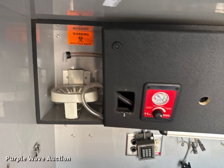 image for item DQ4352 2016 Ford F450 Super Duty XLT ambulance