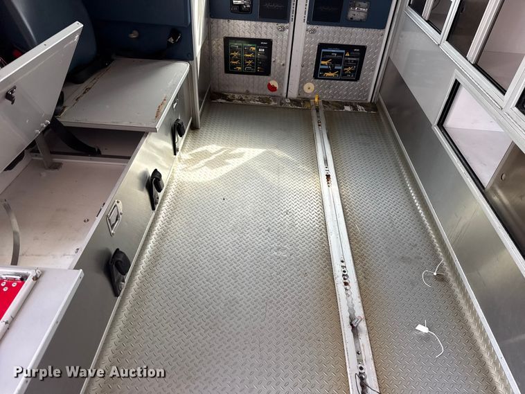 image for item DQ4352 2016 Ford F450 Super Duty XLT ambulance