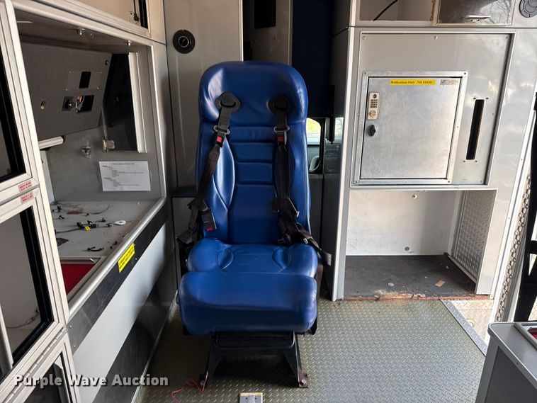 image for item DQ4352 2016 Ford F450 Super Duty XLT ambulance