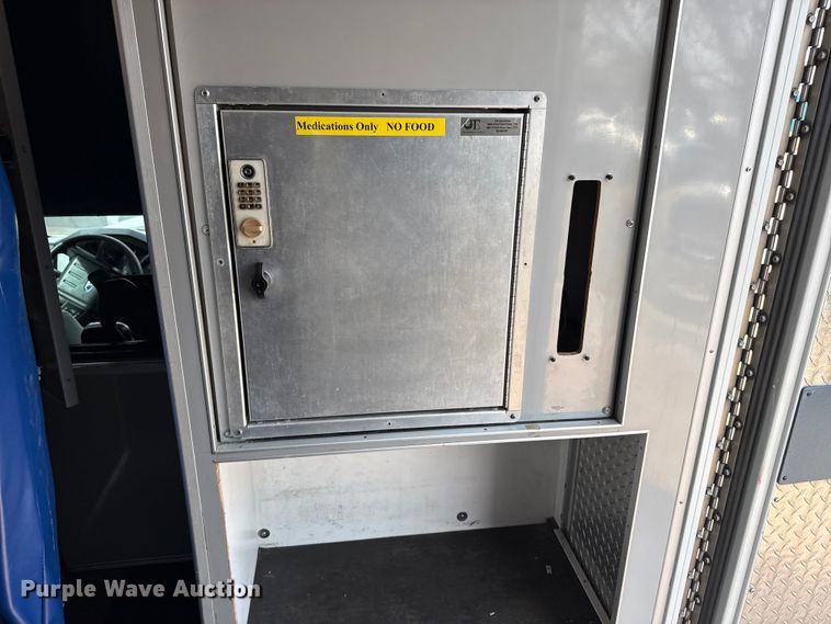 image for item DQ4352 2016 Ford F450 Super Duty XLT ambulance