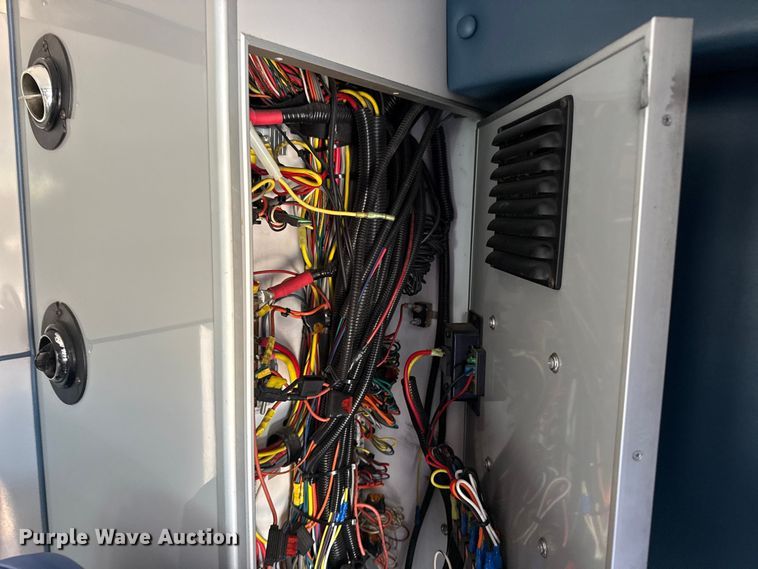 image for item DQ4352 2016 Ford F450 Super Duty XLT ambulance