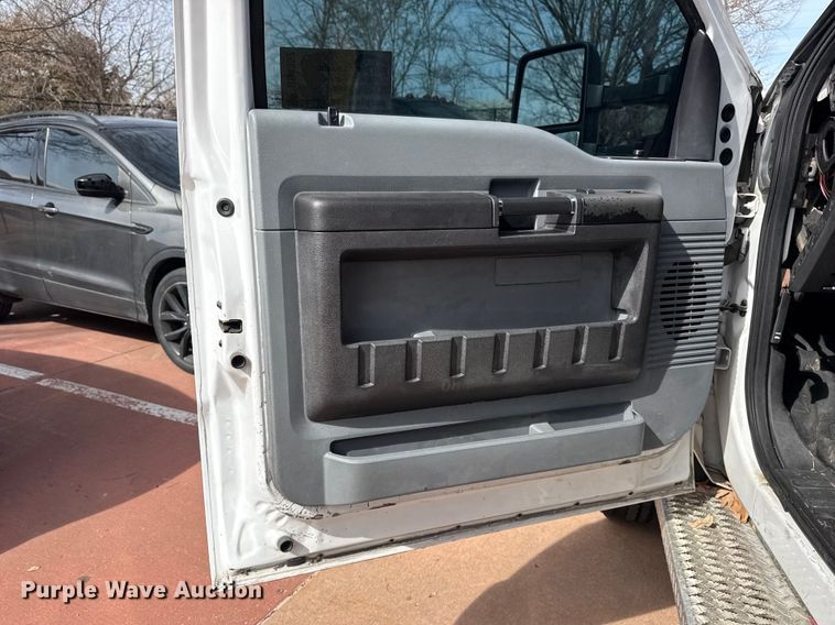 image for item DQ4352 2016 Ford F450 Super Duty XLT ambulance