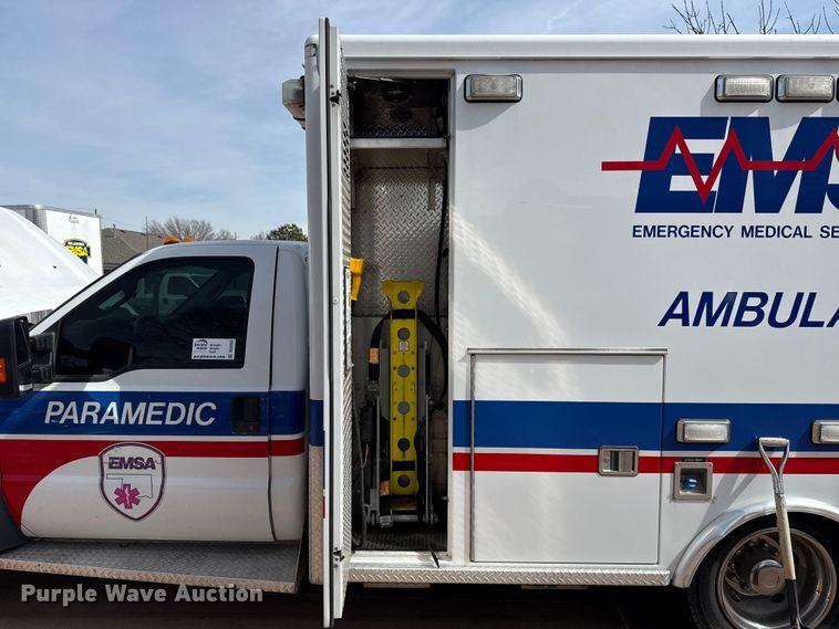 image for item DQ4353 2012 Ford F450 Super Duty XLT ambulance