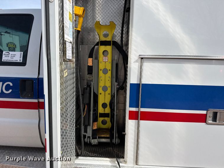 image for item DQ4353 2012 Ford F450 Super Duty XLT ambulance