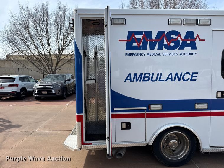 image for item DQ4353 2012 Ford F450 Super Duty XLT ambulance