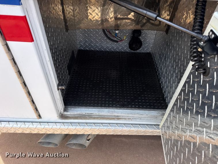 image for item DQ4353 2012 Ford F450 Super Duty XLT ambulance