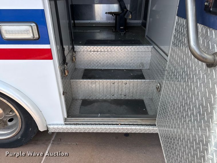 image for item DQ4353 2012 Ford F450 Super Duty XLT ambulance