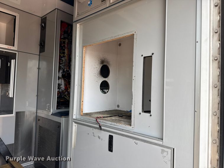 image for item DQ4353 2012 Ford F450 Super Duty XLT ambulance